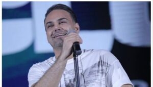 سیامک عباسی خواننده ایرانی به کانادا مهاجرت کرد