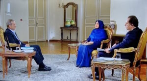 حمله کاربران به المیرا شریفی مقدم به دلیل نحوه گفتگو با مسعود پزشکیان