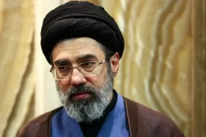 نظر آیت‌الله خامنه‌ای درباره جانشینی پسرش برای رهبری