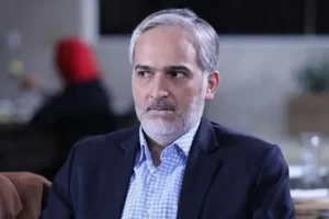 تجربه بیژن بنفشه‌خواه از اول انقلاب: «منو به خاطر تیشرتم که انگلیسی داشت گرفتن»