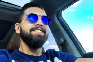 محسن افشانی در راهپیمایی ۲۲ بهمن حاشیه ساز شد