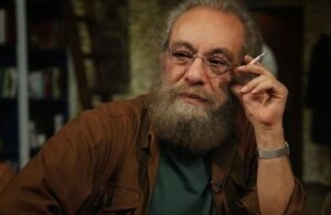 انتخاب سخت مسعود فراستی بین تتلو و ساسی: «نمی دانم کدام مبتذل‌تر است!»