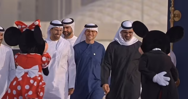 دیزنی لند ابوظبی با ظاهری متفاوت؛ از حذف شخصیت‌ها تا تغییر لباس پری دریایی