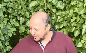 ظاهر متفاوت مازیار لرستانی در مراسم بزرگداشت گلاب آدینه