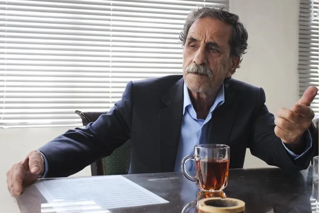 رفت و آمد محمود بصیری، بازیگر پیشکسوت سریال «بدون شرح» با دوچرخه
