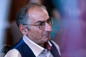 صادق زیباکلام: «مردم ایران بخاطر کینه‌ای که از نظام دارند از فلسطینی‌ها بیزارند»