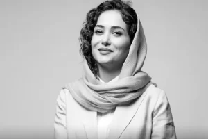 ویدیوی احساسی پریناز ایزدیار از مزار پدر تازه‌ درگذشته‌اش