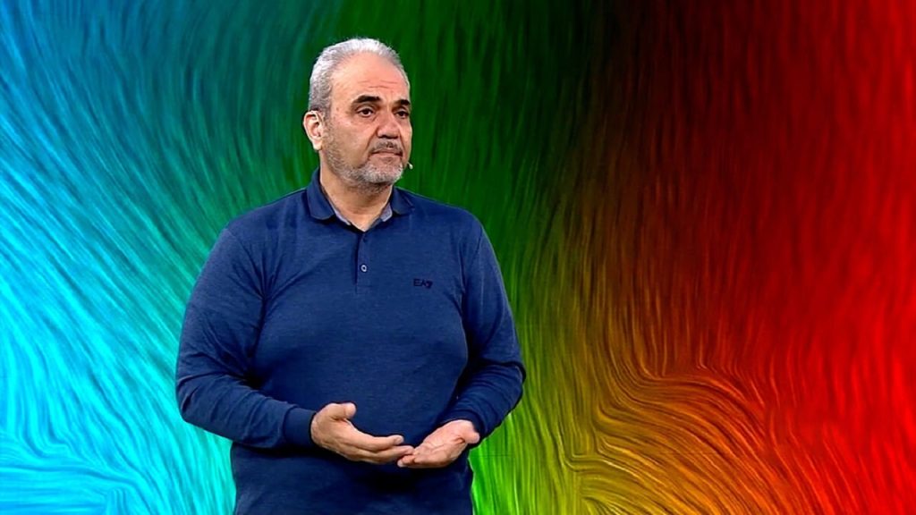 جواد خیابانی: خدا را شکر که دشمنان ما را احمق آفریدی