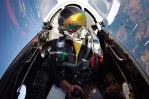 صدای داخل کابین جنگنده‌های مدرن امروزی چقدر است؟