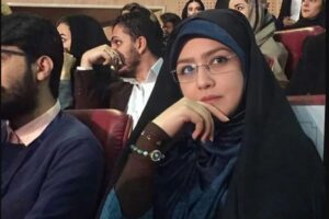 اخراج مجری زن صداوسیما به خاطر مخالفت با میکاپ اجباری