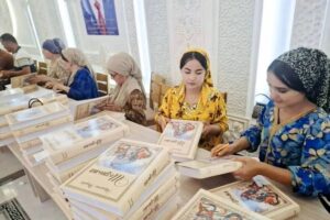 اهدای ۳.۴ میلیون نسخه شاهنامه در تاجیکستان