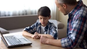 چگونه بین محبت و انضباط تعادل برقرار کنیم؟