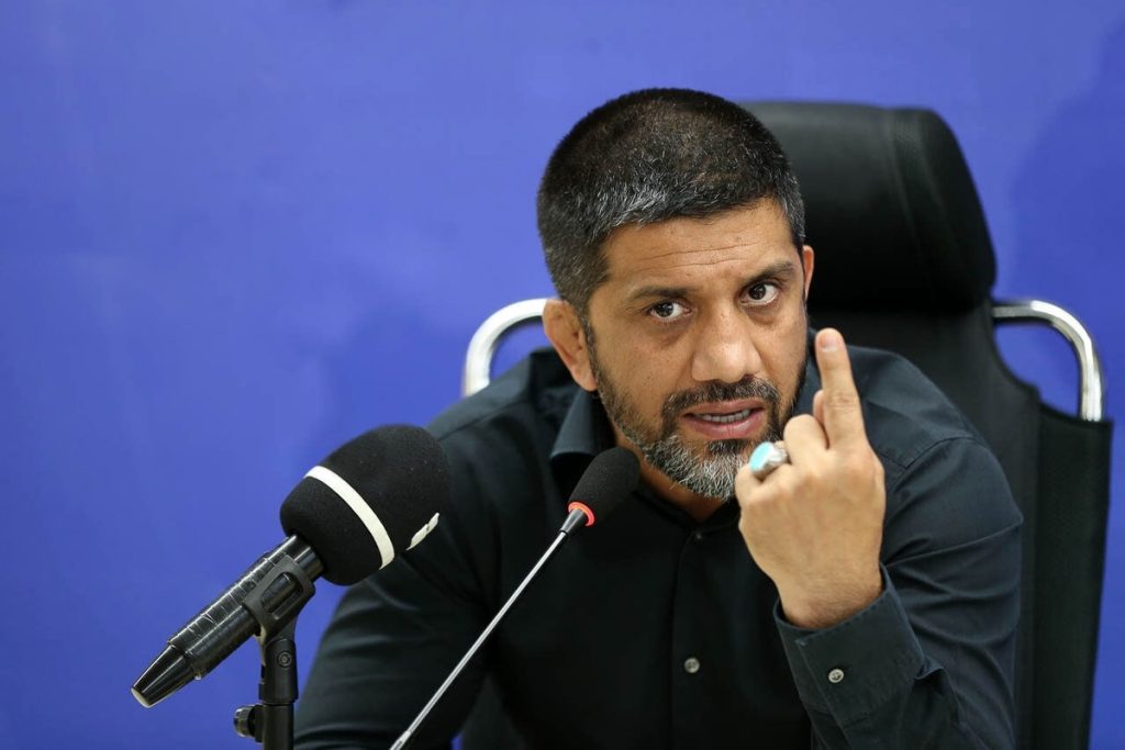 علیرضا دبیر: «اینترنشنال و من‌وتو کثافت محض هستند»