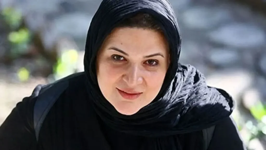 واکنش احساسی ریما رامین‌فر به دیدن سنگ قبر مادر مرحومش