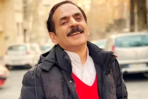 واکنش بامزه قدرت‌الله ایزدی به آغاز سال تحصیلی با انجام حرکات موزون