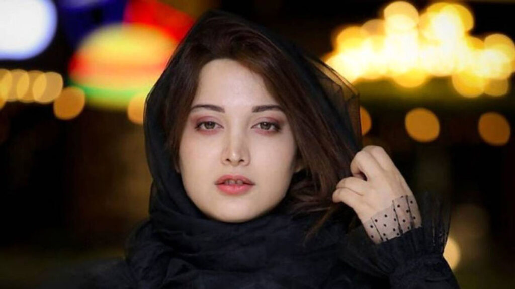 بیوگرافی روشنک گرامی؛ از شهرت با «فاصله‌ها» تا تصادف شدید