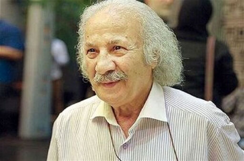 بوسه سعید پیردوست برای مردم از روی تخت بیمارستان