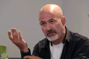 انتقاد یک فعال سیاسی به نصب دوربین‌های حجاب و عدم توجه به نیازهای امنیتی در جنگ