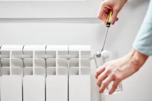 راهنمای هواگیری رادیاتور و راه‌اندازی شوفاژ در ۶ مرحله