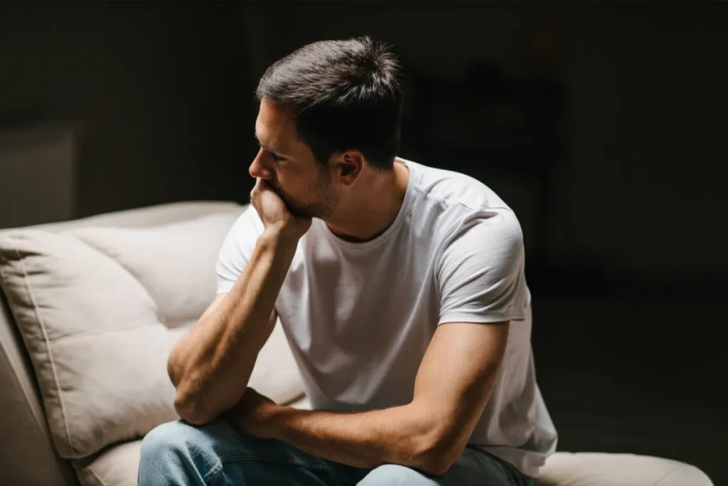 راههای تشویق مردان به گفتوگو و جملههایی که اوضاع را سختتر میکند