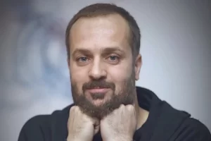 بیوگرافی احمد مهران‌فر از بازی با رضا عطاران تا شهرت در پایتخت