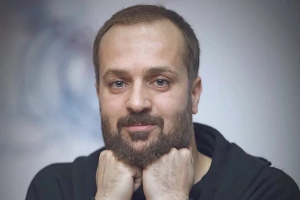 بیوگرافی احمد مهرانفر از بازی با رضا عطاران تا شهرت در پایتخت