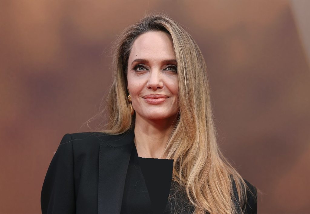 آنجلینا جولی برای اولین‌بار جای زخم‌های جراحی ماستکتومی‌‌اش را علنی کرد