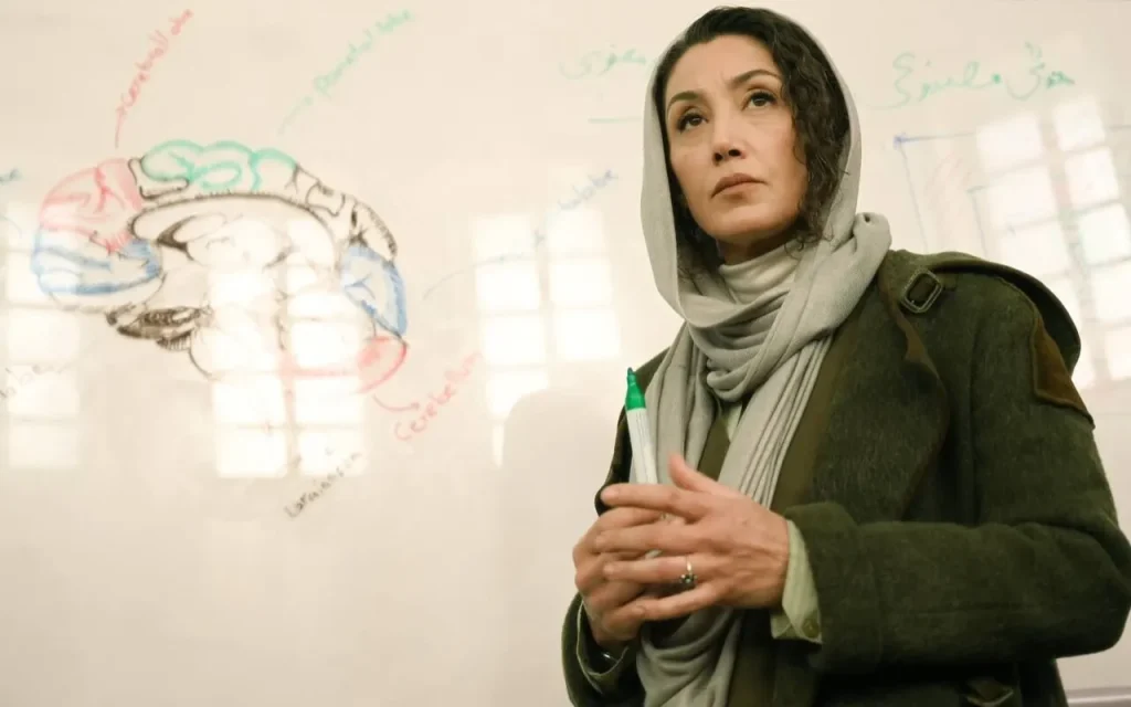 هدیه تهرانی با شمایل یک استاد دانشگاهِ خاص در اولین قسمت «هزار و یک شب»