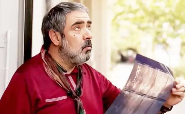 سکانس بامزه ترک سیگار با چوبشور در سریال «اسباب زحمت» با بازی حسن معجونی