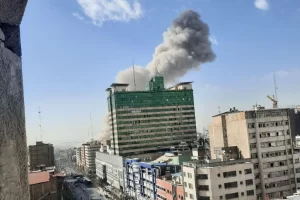 وزیر دفاع اسرائیل حمله به تهران را تایید کرد؛ حمله‌ای پیش‌دستانه را شروع کردیم