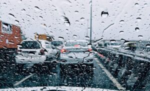 بارش باران و وزش باد شدید در تهران