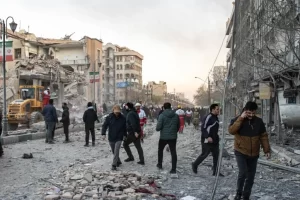 لحظه حمله به میدان حر تهران در جریان گزارش شبکه خبر