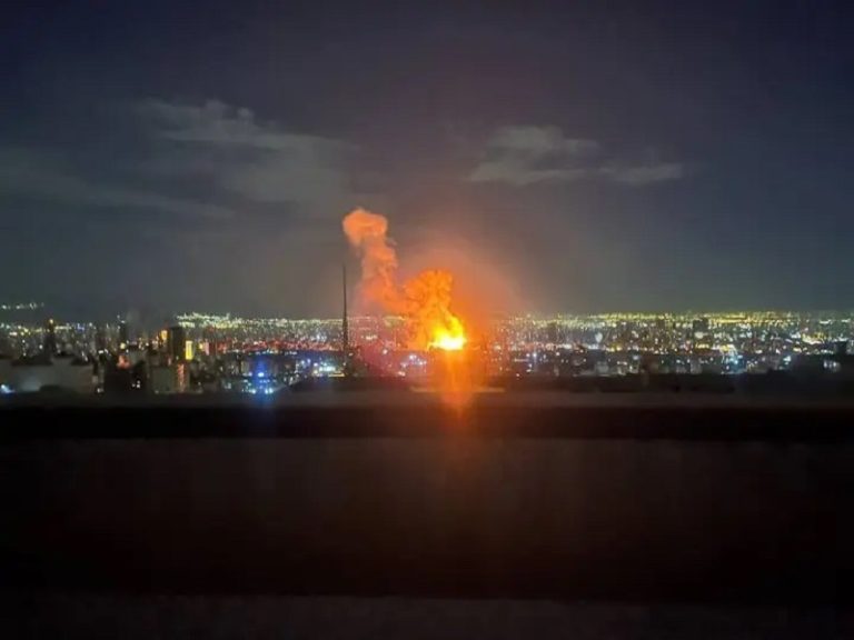 آتش‌سوزی گسترده پس از حمله به انبار نفت تهران