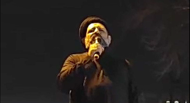 رجزخوانی امام‌ جمعه لاهیجان از روی ماشین آتش‌ نشانی
