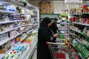سفره کارگران زیر تیغ تورم؛ جهش قیمت خوراکی‌ها در ۴ ماه، ۸۵ درصد درآمد را خورد