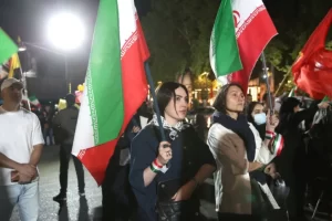 صدور ابلاغیه برای چند زن در اصفهان به دلیل حضور بدون حجاب در تجمع شبانه