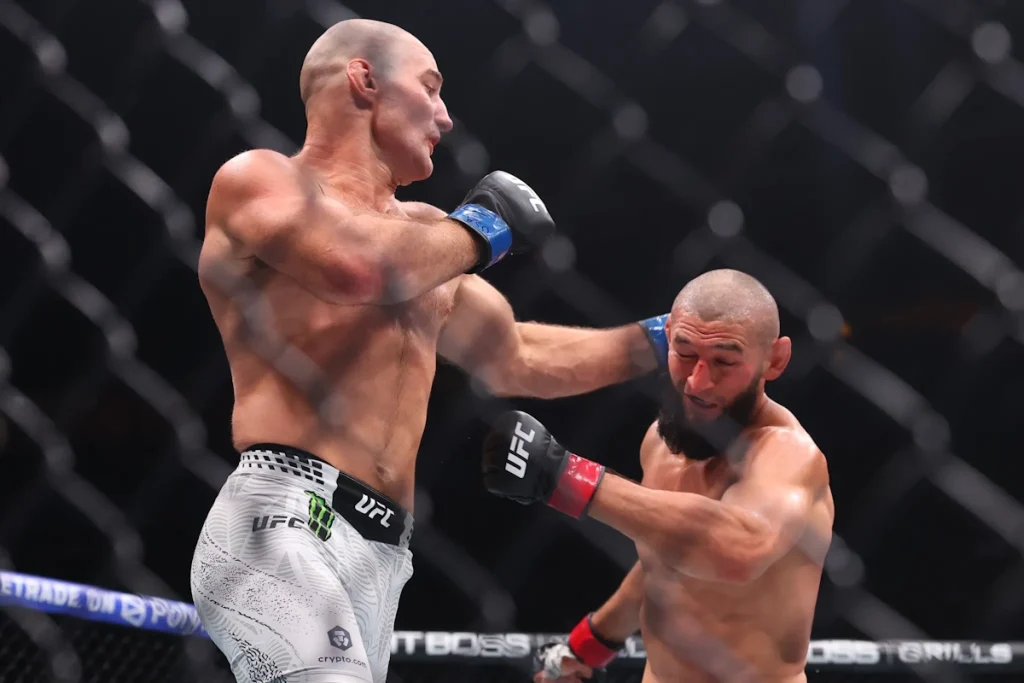 شان استریکلند با تحمیل اولین شکست حمزه چیمایف قهرمان میان وزن UFC شد
