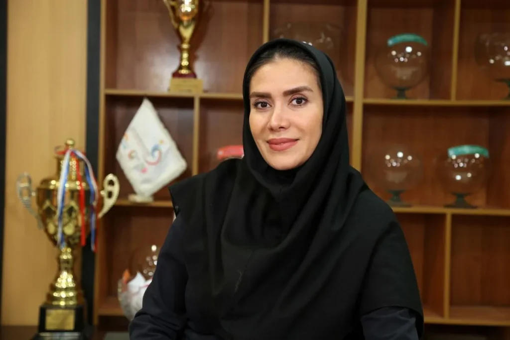 اولین داور بین‌المللی زن ایران از دنیای قضاوت خداحافظی کرد + گلاره ناظمی کیست؟