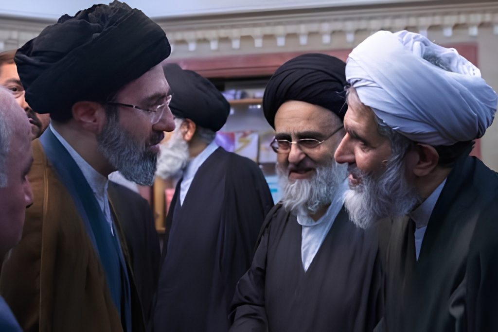 حسین طائب در کنار مجتبی خامنه ای