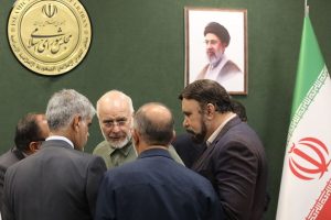هیئت‌رئیسه مجلس افزایش حقوق نمایندگان را رد کرد