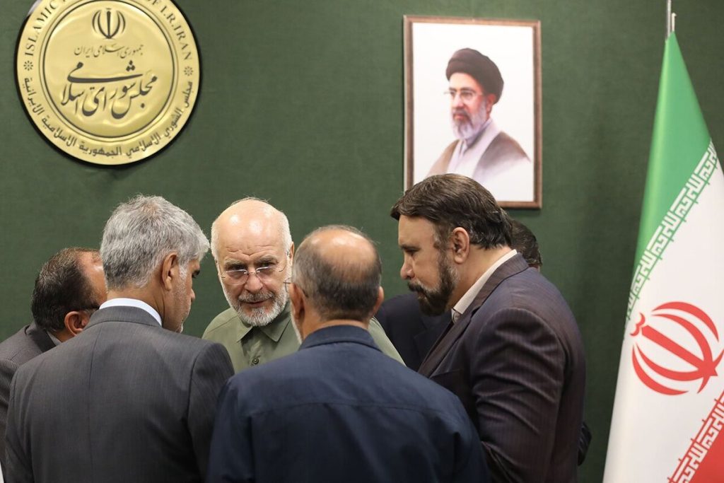 هیئت‌رئیسه مجلس افزایش حقوق نمایندگان را رد کرد