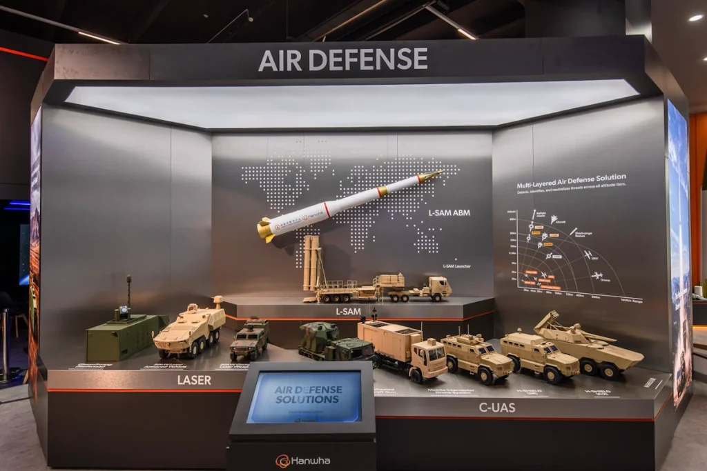 Hanwha لیزر ۵۰ کیلوواتی متحرک ضدپهپاد را معرفی کرد