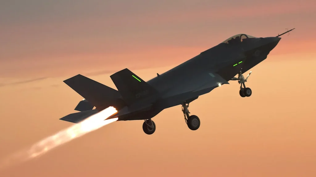 چرا F-35 با یک موتور پرواز می‌کند؟