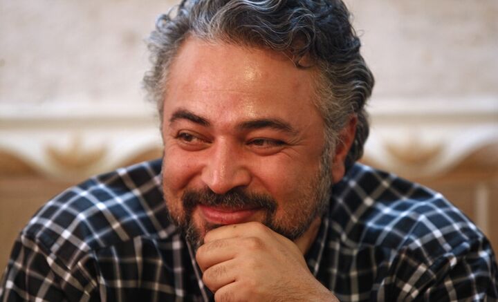 پاسخ مهدی امینی‌خواه به سوالی در مورد ارتباط مرگ حسن جوهرچی با مصرف الکل