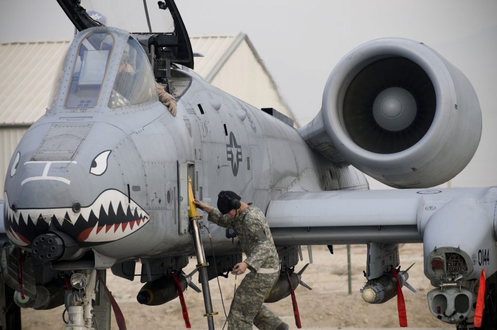 راز طراحی A-10 Warthog؛ هواپیمایی که برای زنده ماندن زیر آتش دشمن ساخته شد