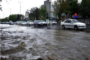 بارش شدید باران در کرج موجب جاری شدن سیلاب در عظیمیه شد
