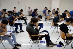 یک دانش‌آموز با رتبه ۱۴۲ هزار کنکور تجربی در رشته پزشکی قبول شد