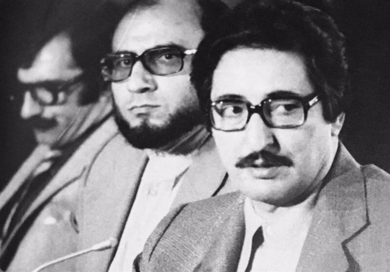مصطفی میرسلیم در کنار بنی صدر رئیس جمهور اسبق ایران